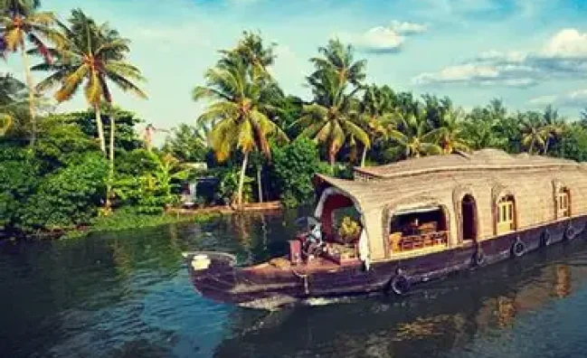 05 Nights / 06 Days – Best of Kerala Tour (Cochin–Munnar–Thekkady–Alleppey–Cochin)