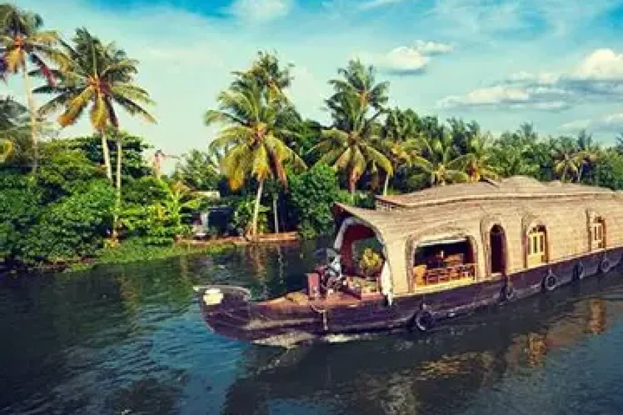 05 Nights / 06 Days – Best of Kerala Tour (Cochin–Munnar–Thekkady–Alleppey–Cochin)